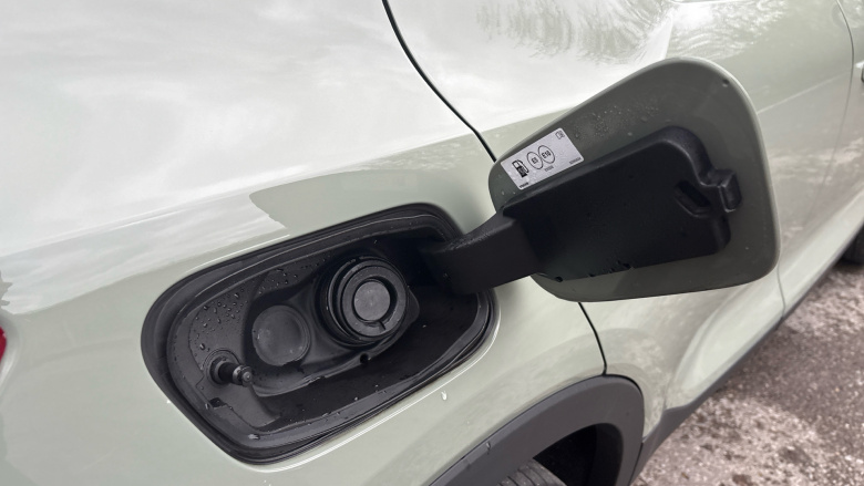 Volvo XC40 2.0 B4P Ultra Dark 5dr Auto Petrol Estate